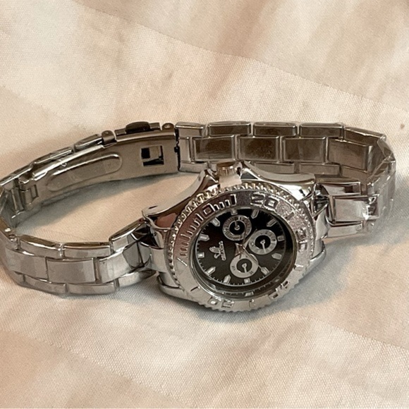 Ladies Silvertone Watch NWT - Picture 4 of 11